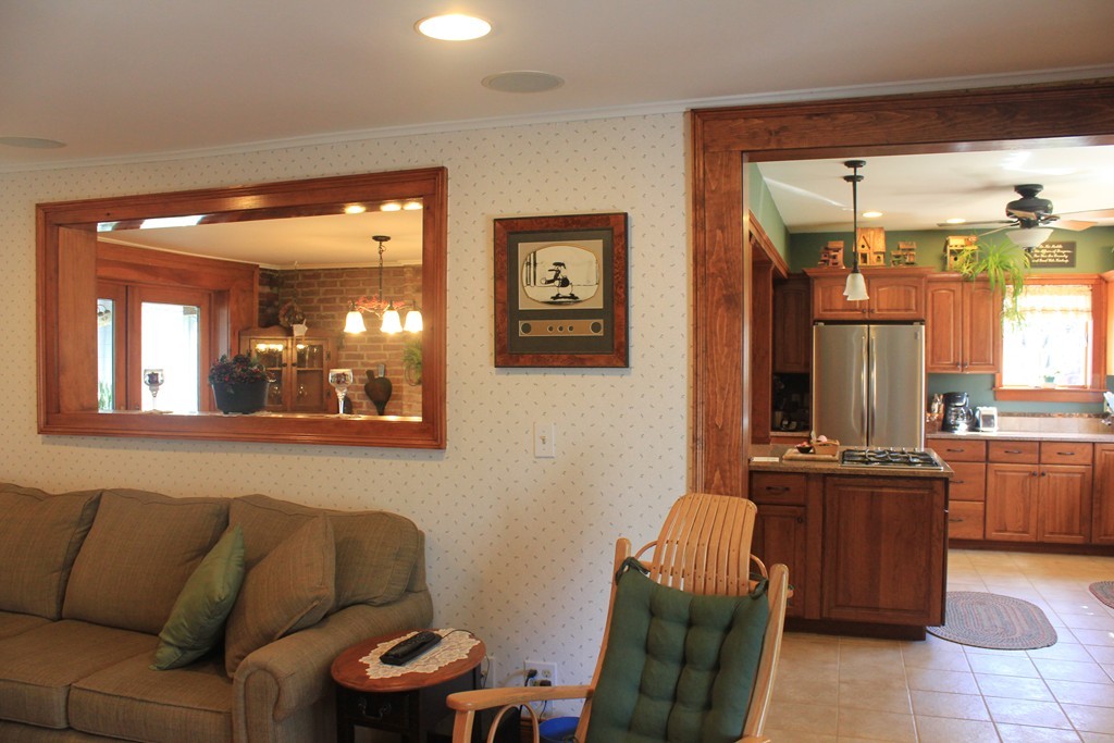 543 Riverside Drive Northampton, MA 01062 - Photo 2 of 29