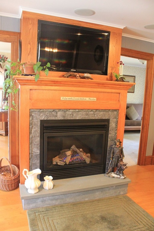 543 Riverside Drive Northampton, MA 01062 - Photo 3 of 29
