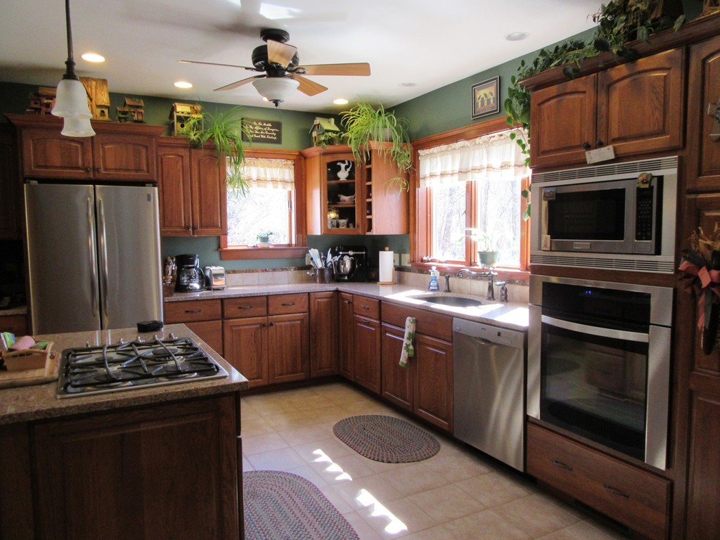 543 Riverside Drive Northampton, MA 01062 - Photo 4 of 29