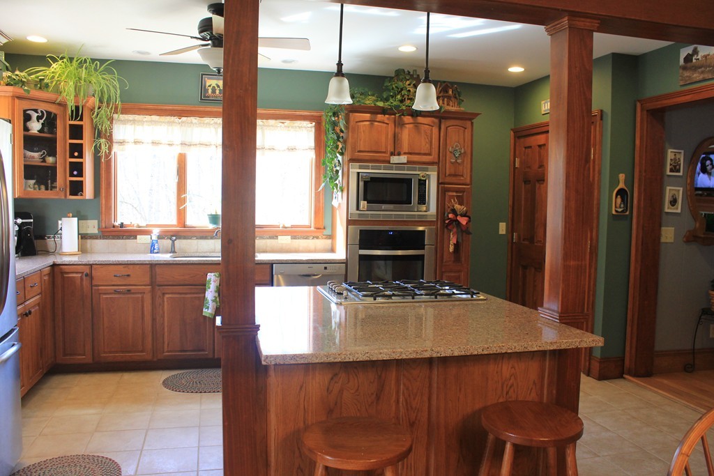 543 Riverside Drive Northampton, MA 01062 - Photo 7 of 29