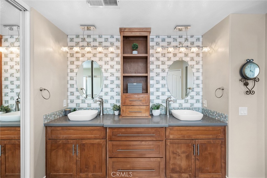 29687 Rossiter Road Murrieta, CA 92563 - Photo 38 of 65 upstairs primary bathroom