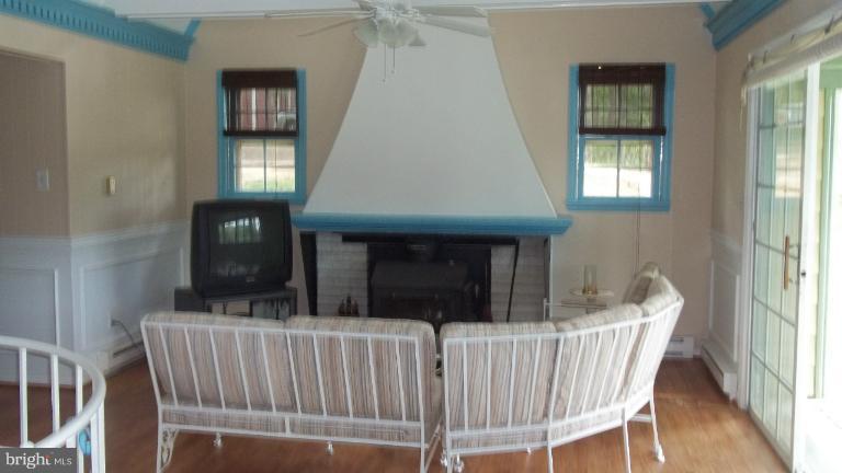 44728 Three Coves Road Hollywood, MD 20636 - Photo 22 of 25 Living Room