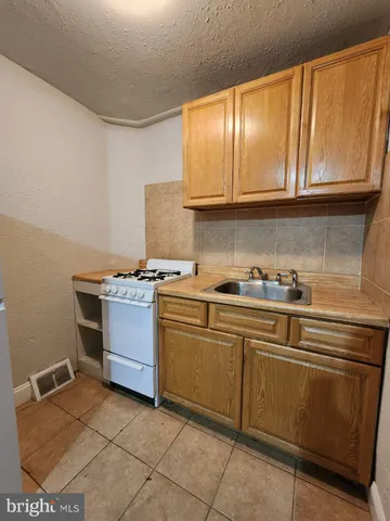 $750 | 4522 Springfield Avenue, Unit 1F, Philadelphia, PA 19143