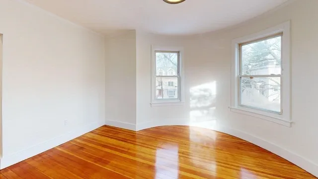 $3,900 | 391 Linwood Avenue, Unit 2, Newton, MA 02460