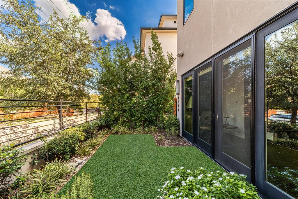 4144 Entrada Way Dallas, TX 75219 - Photo 12 of 31 Front Porch