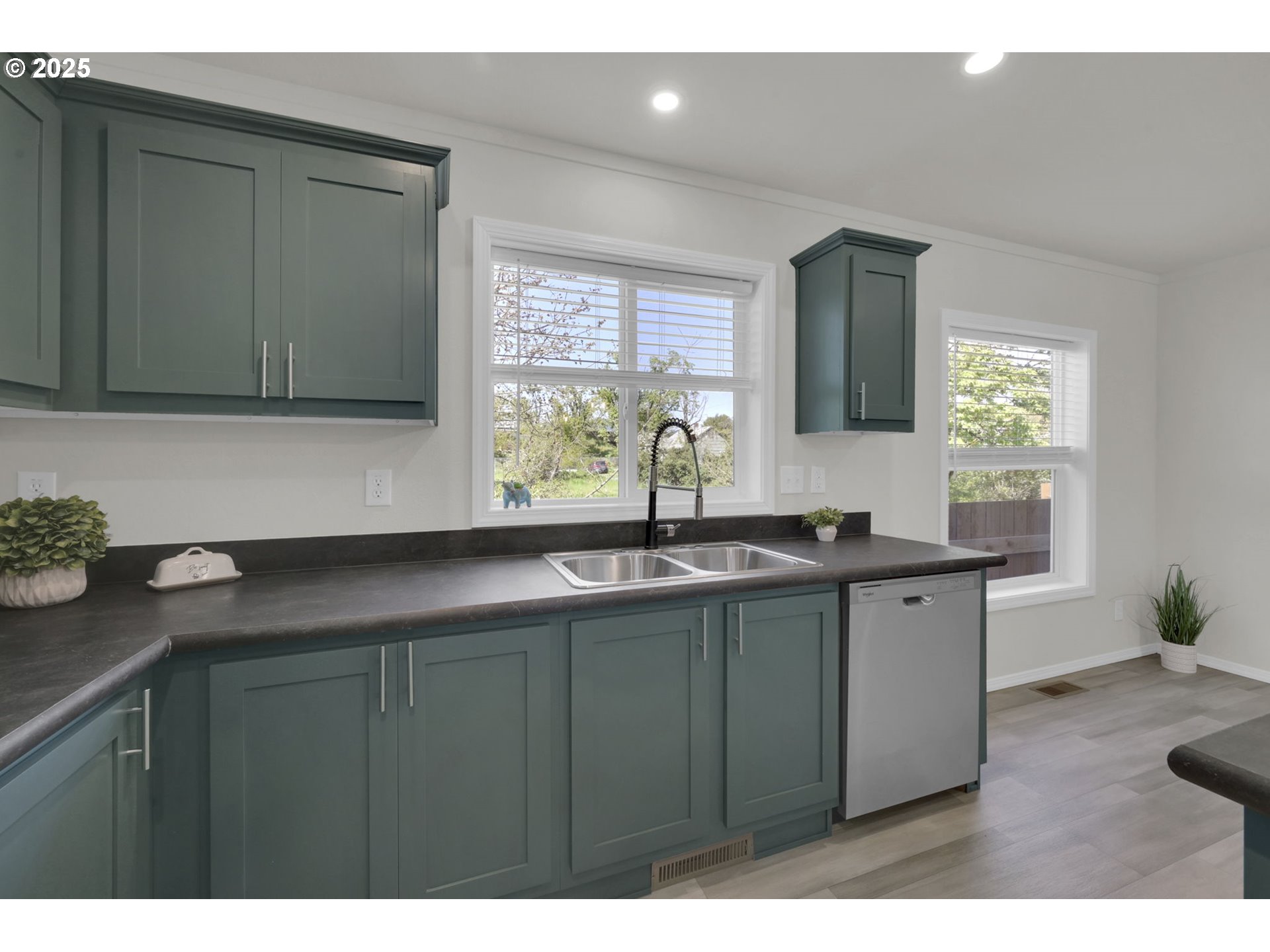 492 Moffit Lane Springfield, OR 97477 - Photo 8 of 21