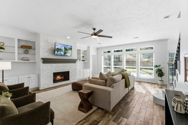 $755,000 | 134 Quiet Oak Circle, The Woodlands, TX 77381