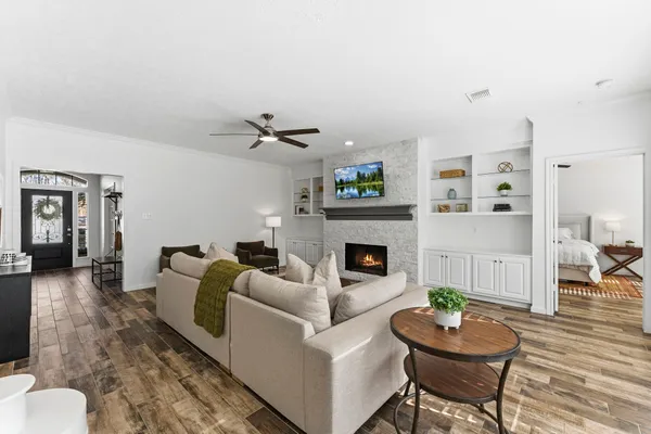 $755,000 | 134 Quiet Oak Circle, The Woodlands, TX 77381