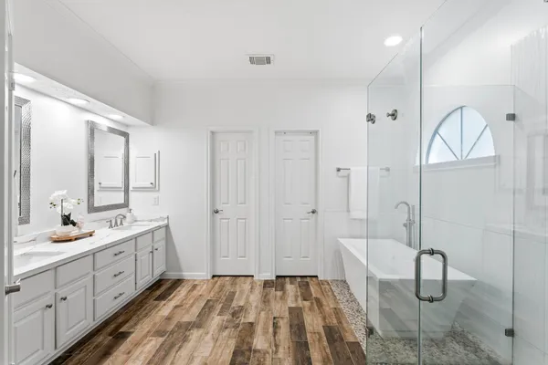 $755,000 | 134 Quiet Oak Circle, The Woodlands, TX 77381