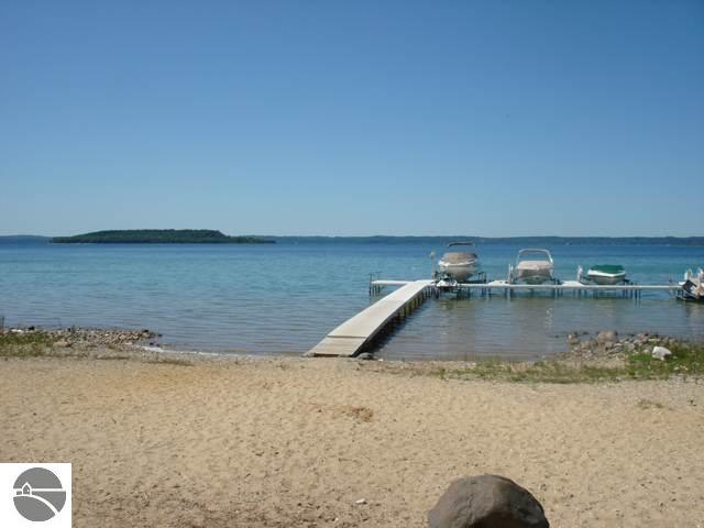 2500 Harbor Reach Road Traverse City, MI 49686 - Photo 13 of 15 1716124-12.JPG