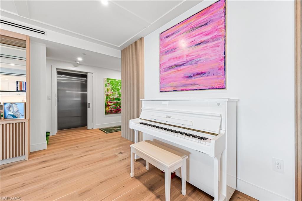 13945 Old Coast Road, Unit 905 Naples, FL 34110 - Photo 5 of 39 a bedroom with a bed and a window