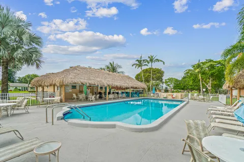 $175,900 | 180 North High Point, Unit B, Boynton Beach, FL 33435