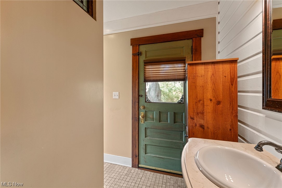 6710 Murray Ridge Road Elyria, OH 44035 - Photo 21 of 34 1st floor bath.