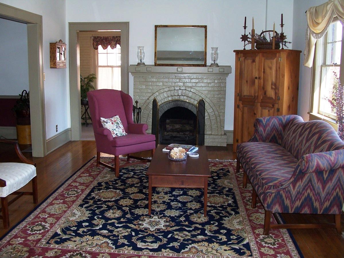 1873 Arlington Road Southwest Roanoke, VA 24015 - Photo 3 of 13 Living room
