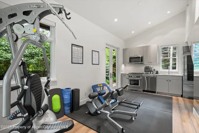 a view of a workspace with furniture and a livingroom