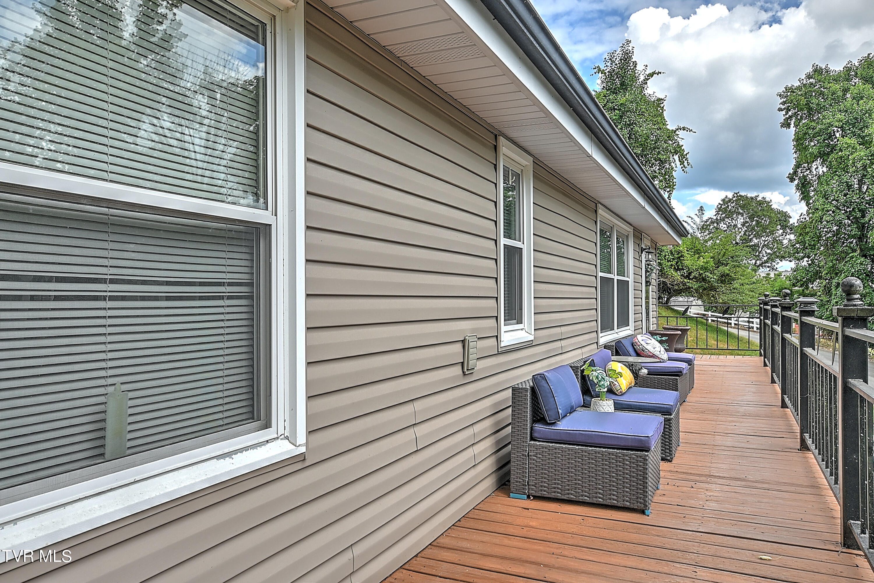 412 Lakeshore Road Bluff City, TN 37618 - Photo 18 of 57 412 Lakeshore RA-8