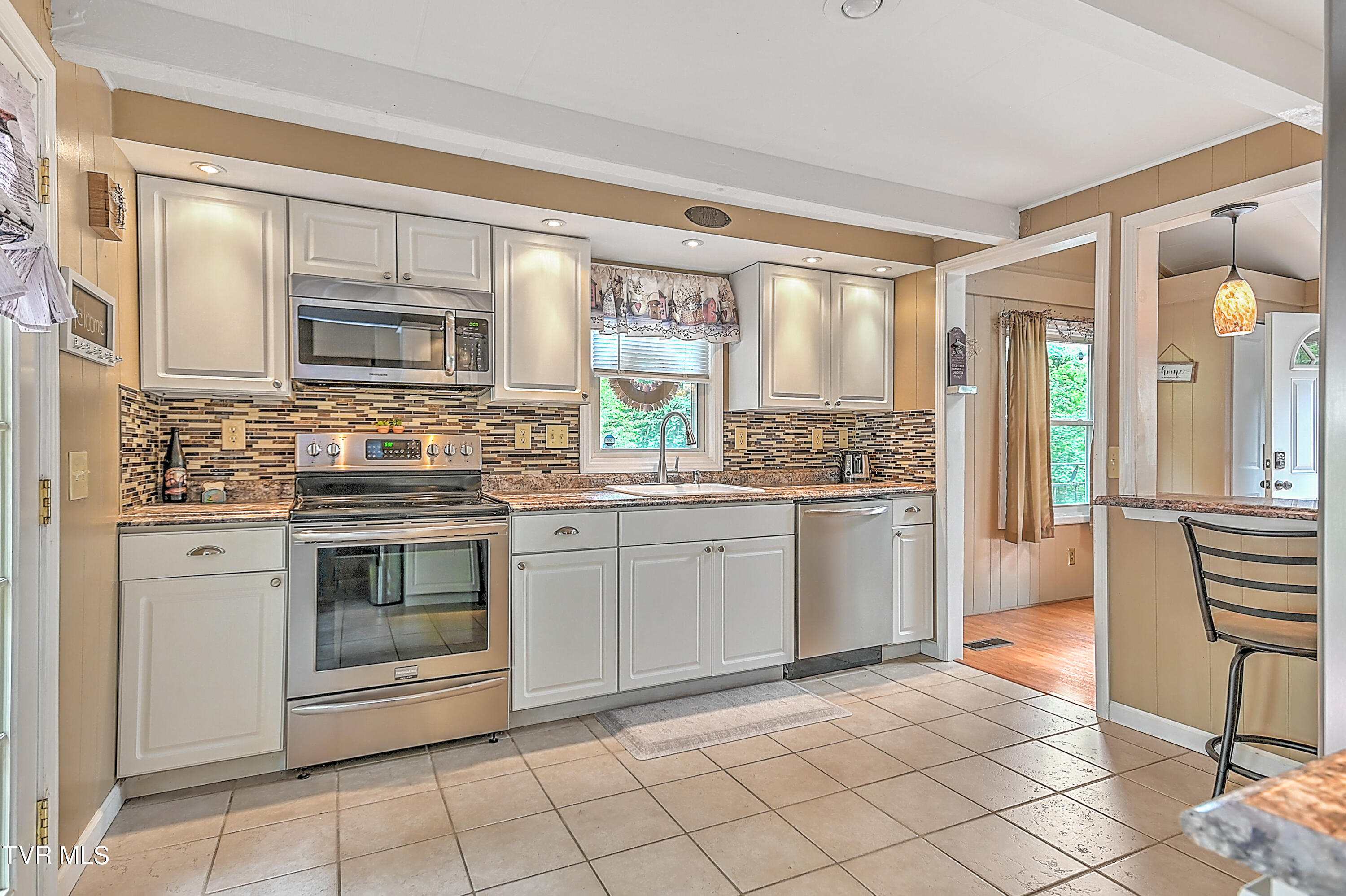 412 Lakeshore Road Bluff City, TN 37618 - Photo 19 of 57 412 Lakeshore RA-19