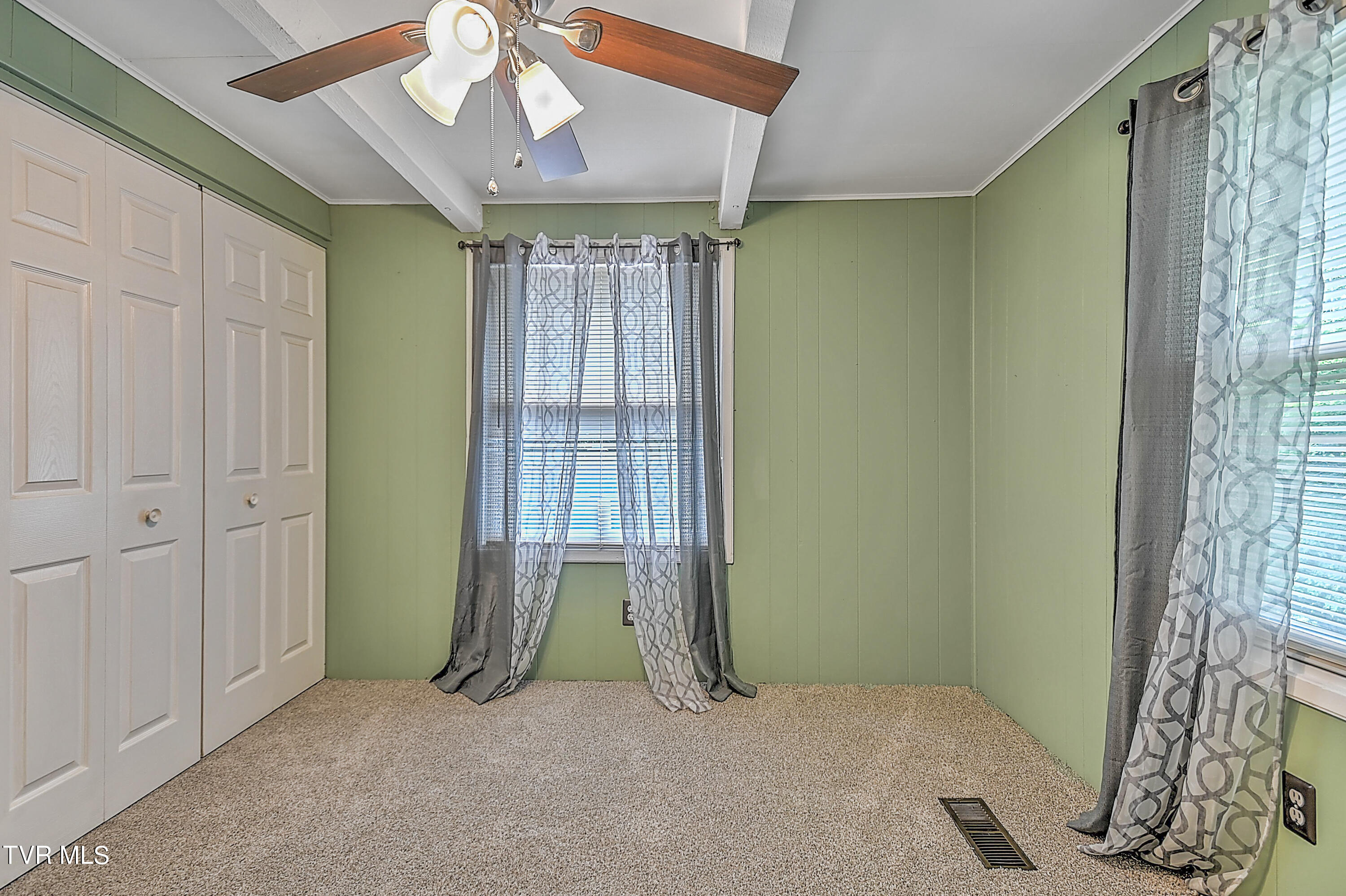 412 Lakeshore Road Bluff City, TN 37618 - Photo 35 of 57 412 Lakeshore RA-36