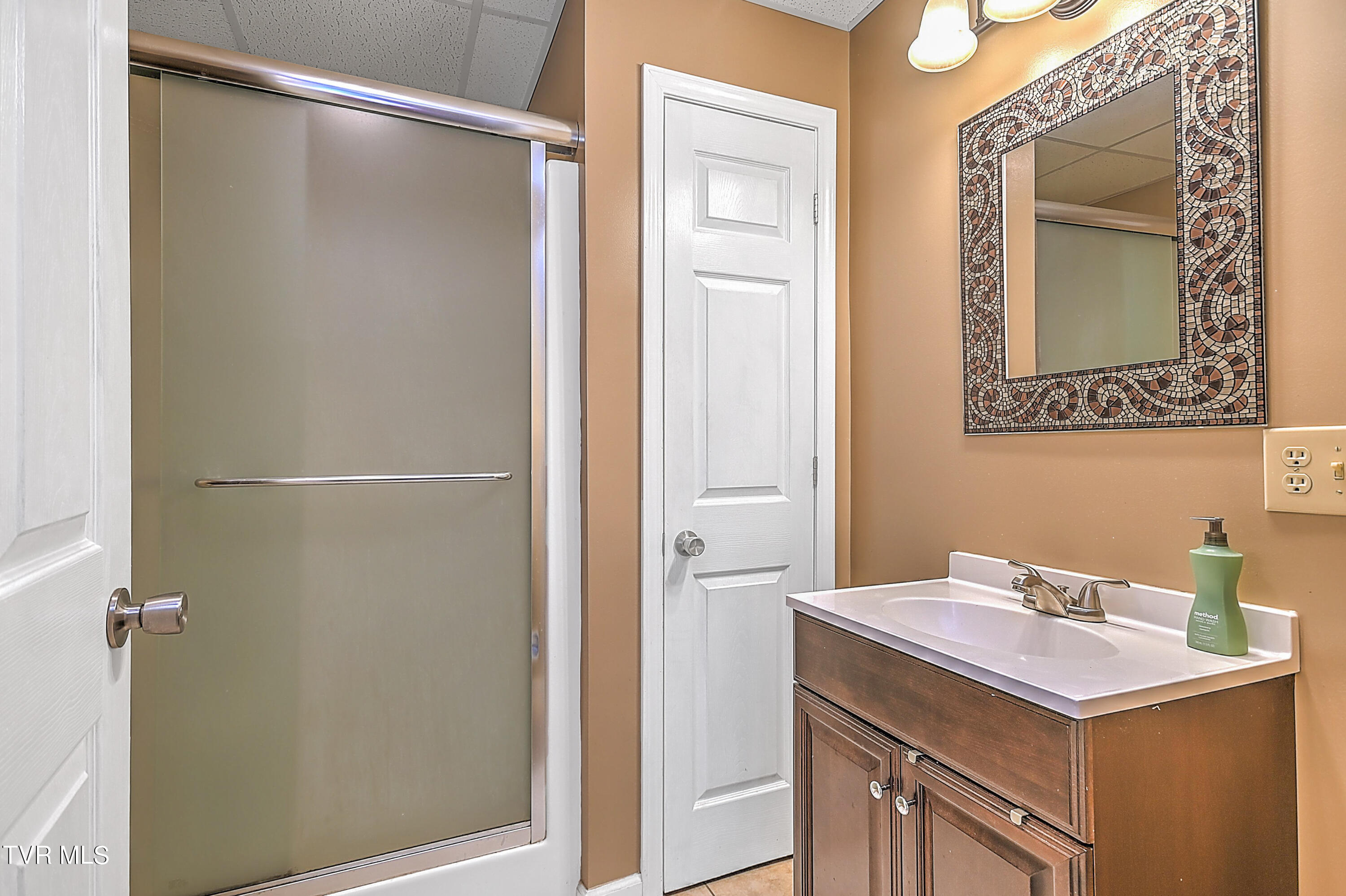 412 Lakeshore Road Bluff City, TN 37618 - Photo 52 of 57 412 Lakeshore RA-16