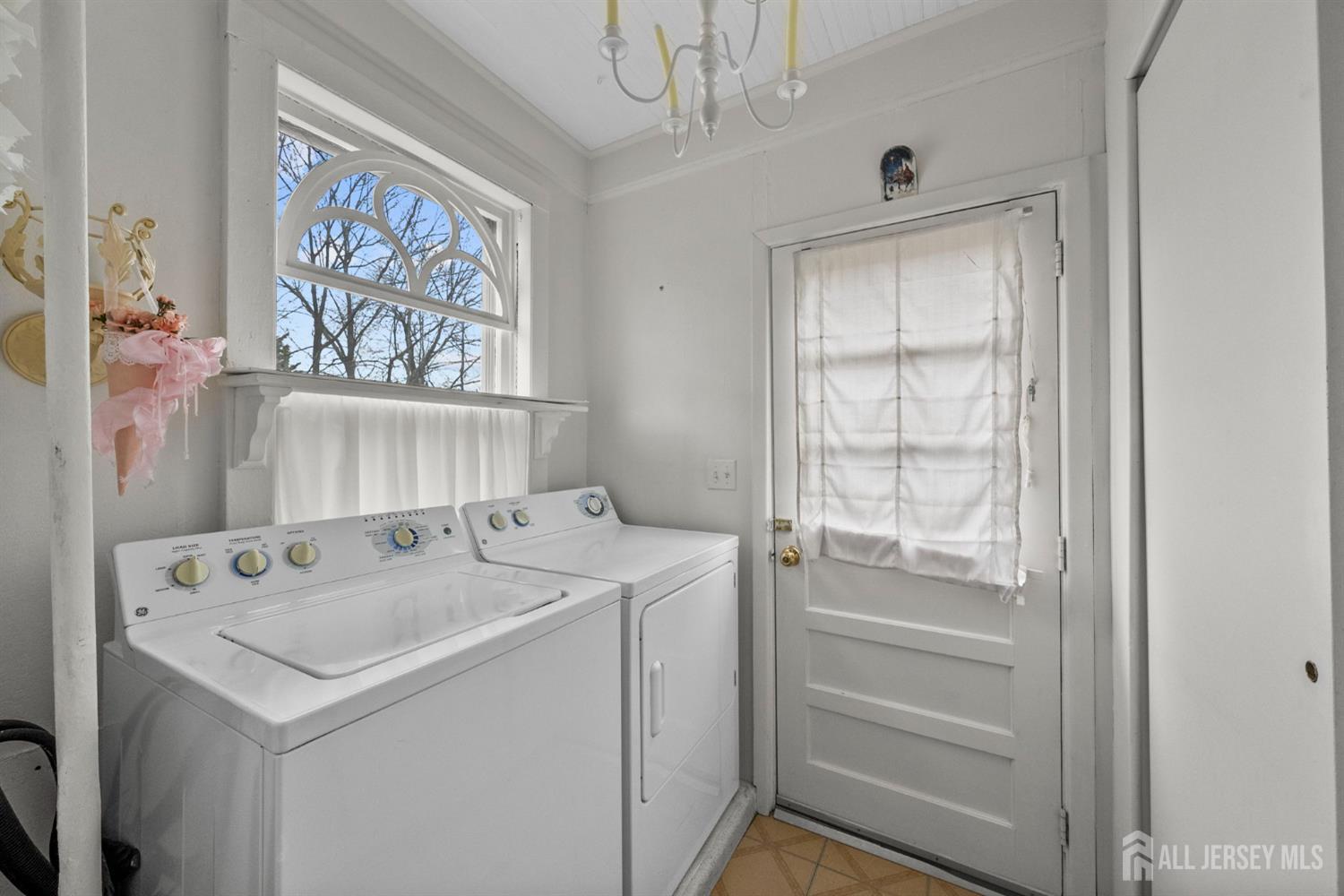 43 Main Street Englishtown, NJ 07726 - Photo 6 of 38