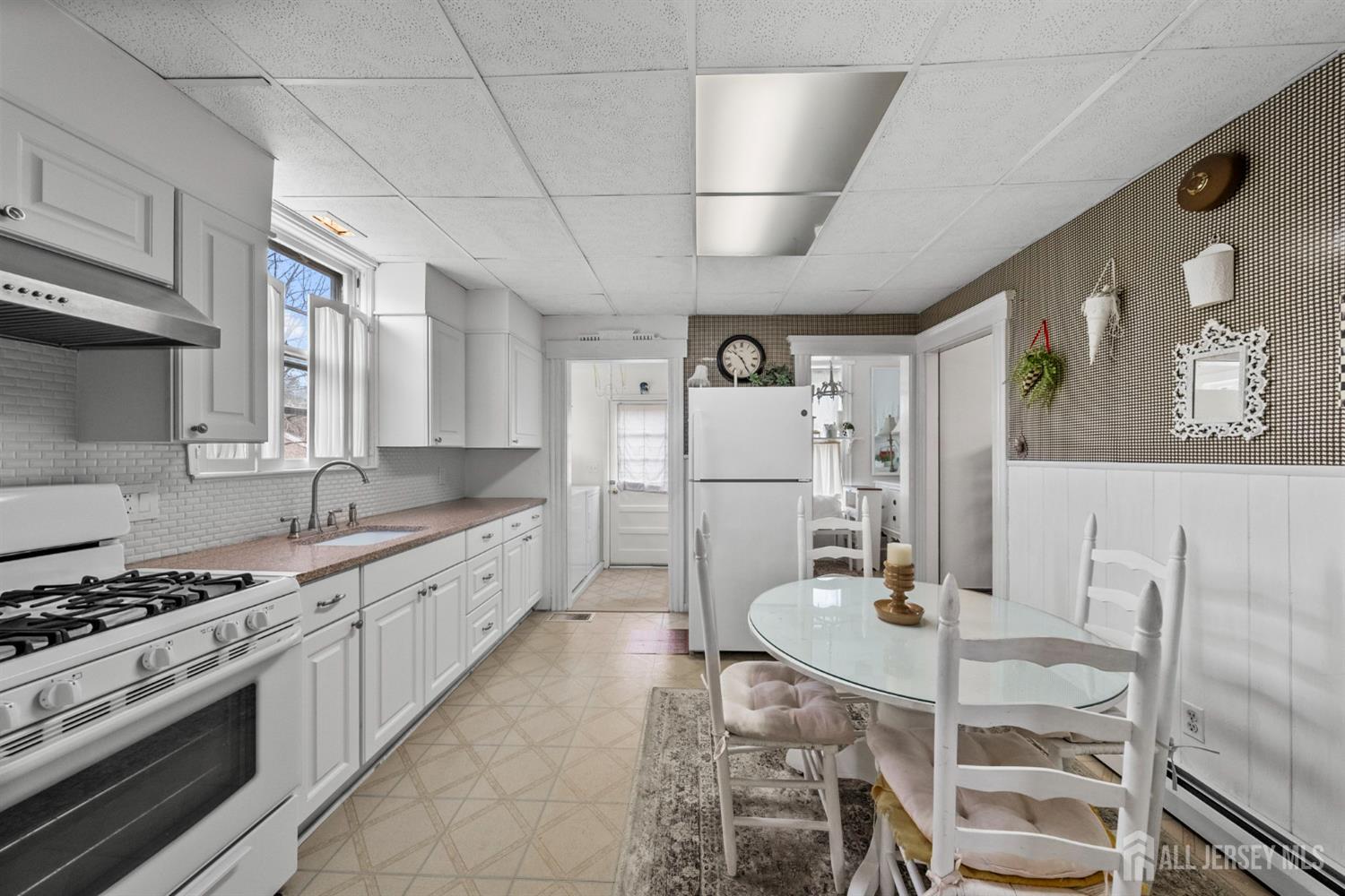 43 Main Street Englishtown, NJ 07726 - Photo 7 of 38