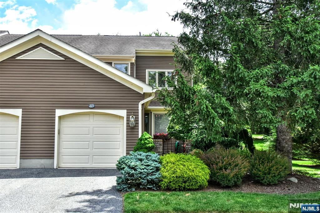 227 Westervelt Lane Mahwah, NJ 07430 - Photo 1 of 48