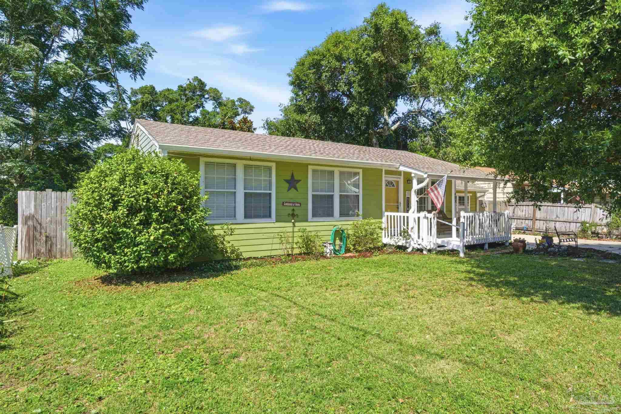 403 Rue Max Street Pensacola, FL 32507 - Photo 2 of 39