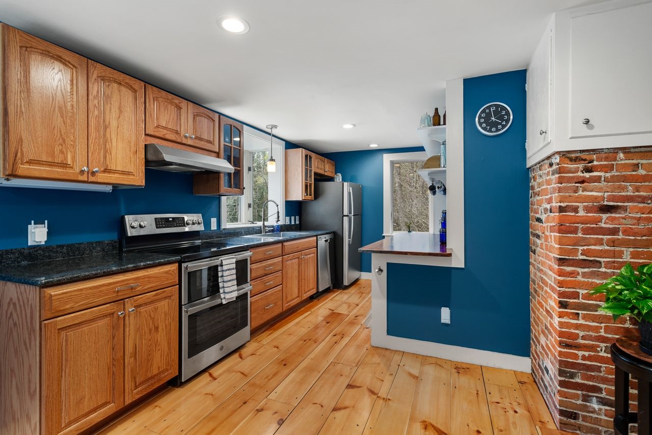 340 Spring Hill Road Sharon, NH 03458 - Photo 2 of 35