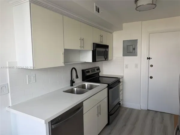 $2,450 | 3161 South Ocean Drive, Unit 1201, Hallandale Beach, FL 33009