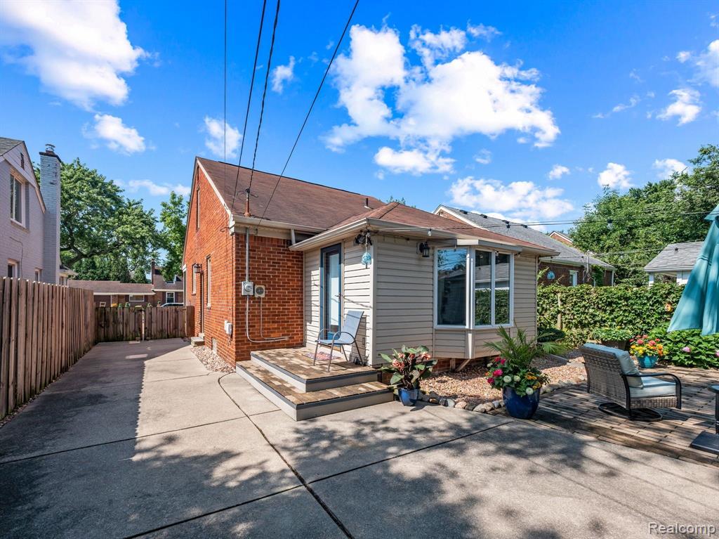 2064 Oxford Road Grosse Pointe Woods, MI 48236 - Photo 22 of 28