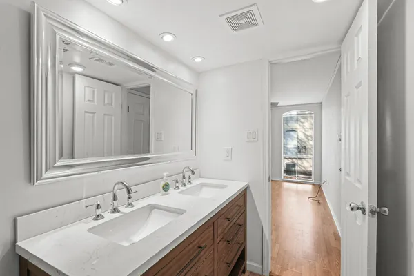 $1,150 | 4637 Wild Indigo Street, Unit 492, Houston, TX 77027