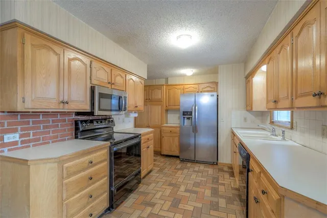 $279,000 | 12122 West 92nd Street, Lenexa, KS 66215