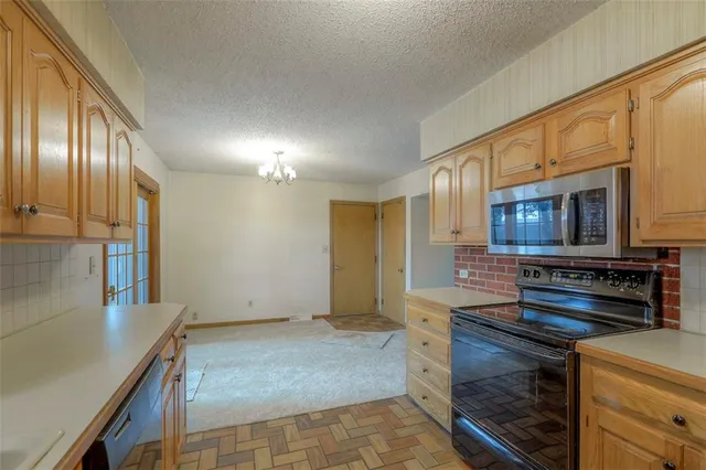 $279,000 | 12122 West 92nd Street, Lenexa, KS 66215