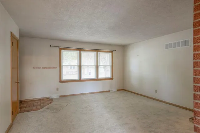 $279,000 | 12122 West 92nd Street, Lenexa, KS 66215