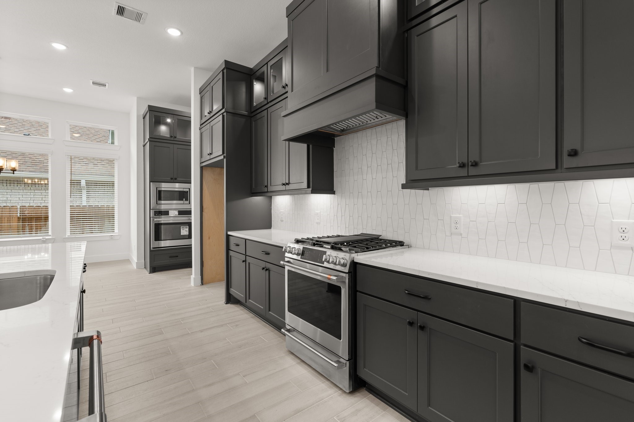 414 Lone Ranger Drive Montgomery, TX 77316 - Photo 6 of 41 Representative Photo