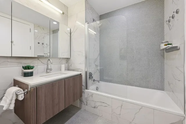 $725,000 | 160 1st Street, Unit 1013, Jersey City, NJ 07302