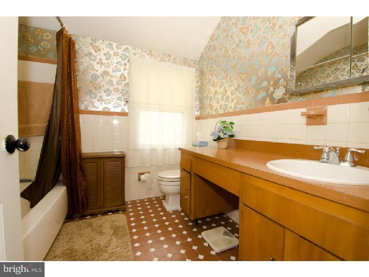 71 Arbor Road Churchville, PA 18966 - Photo 16 of 25 Bathroom