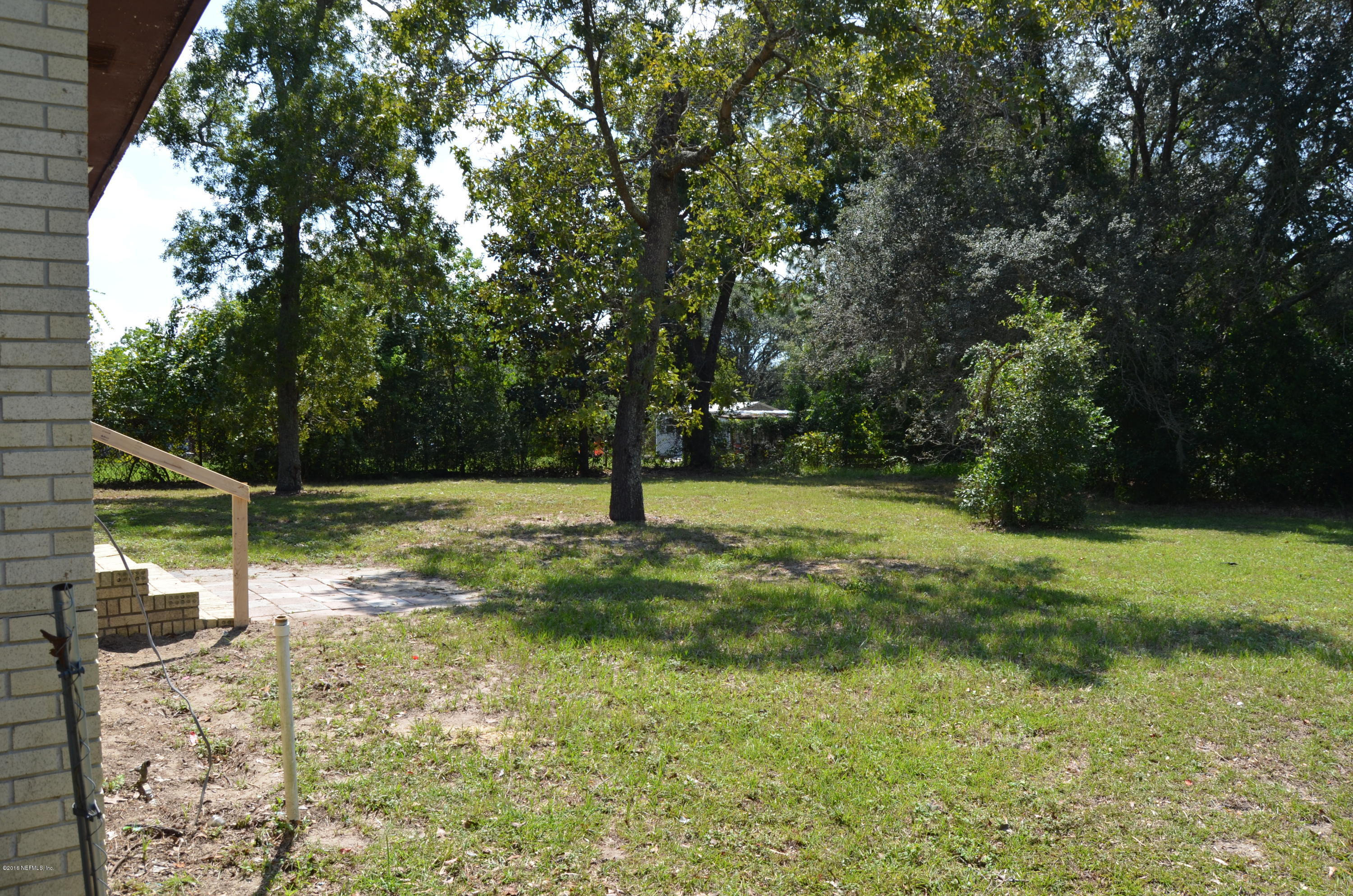 96633 Chester Road Yulee, FL 32097 - Photo 4 of 17 a view of a tree in a yard