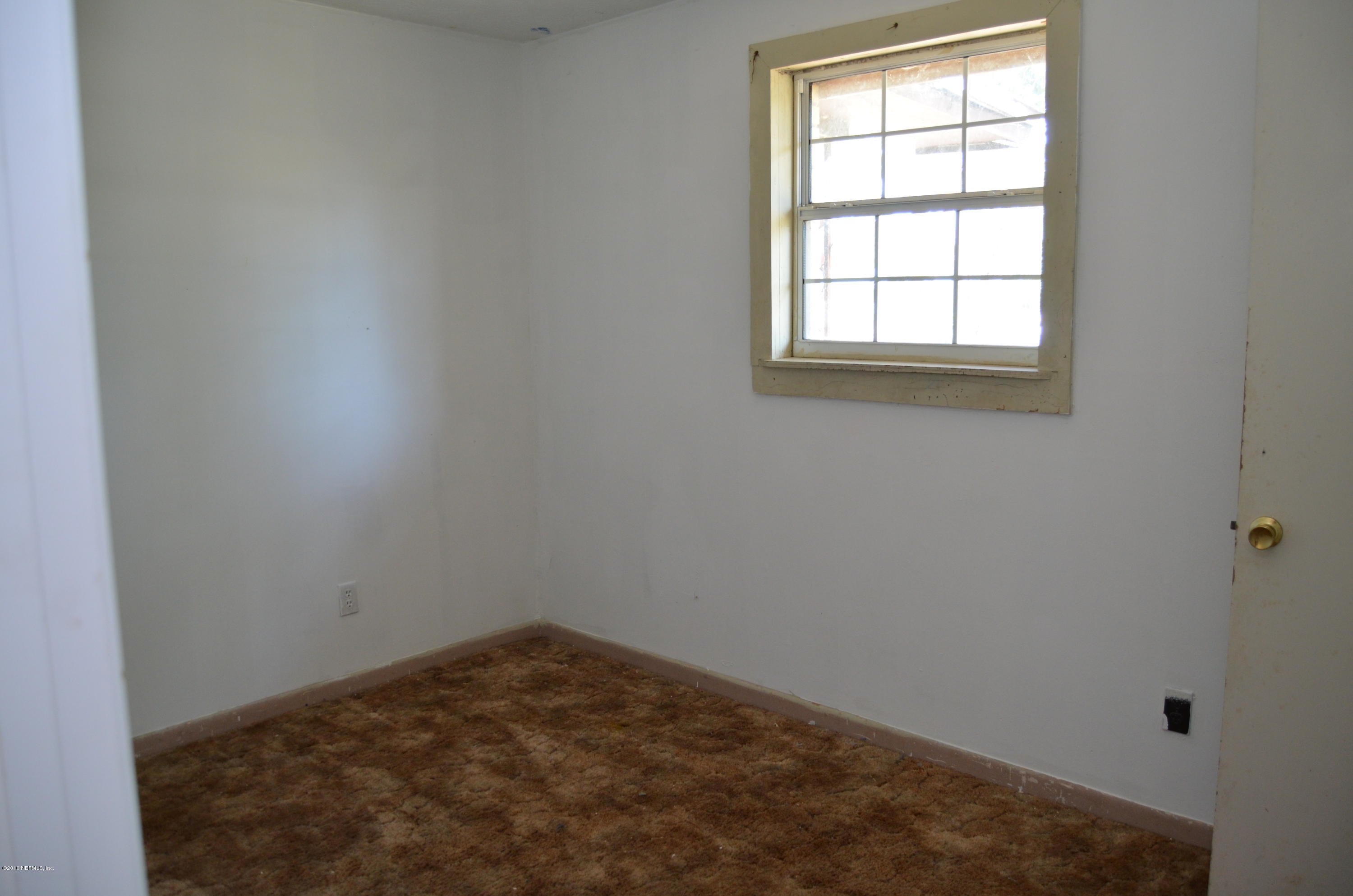 96633 Chester Road Yulee, FL 32097 - Photo 10 of 17 an empty room with a window