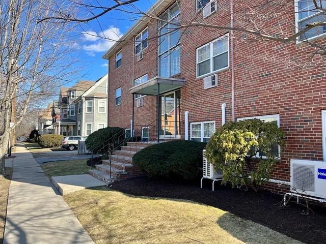 $2,300 | 1 Wyman Street, Unit 5, Arlington, MA 02474