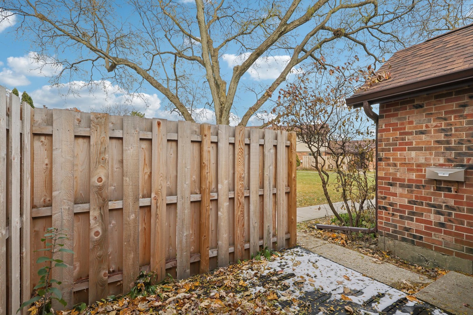 7344 Country Creek Way, Unit 8 Downers Grove, IL 60516 - Photo 3 of 17 a backyard of a house with lots of green space