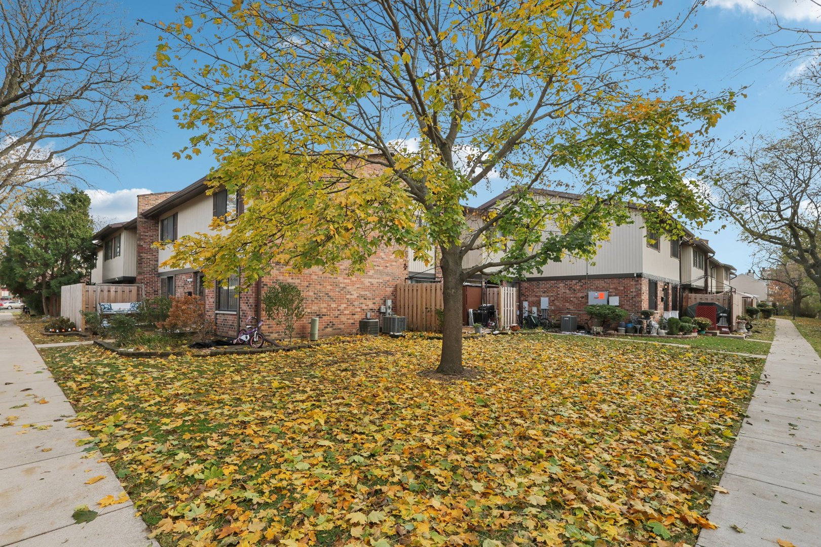 7344 Country Creek Way, Unit 8 Downers Grove, IL 60516 - Photo 4 of 17 a front view of a house with a yard