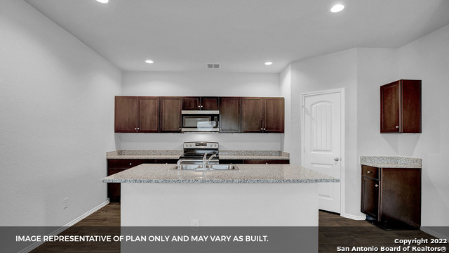 5204 Beck Path San Antonio, TX 78266 - Photo 8 of 52