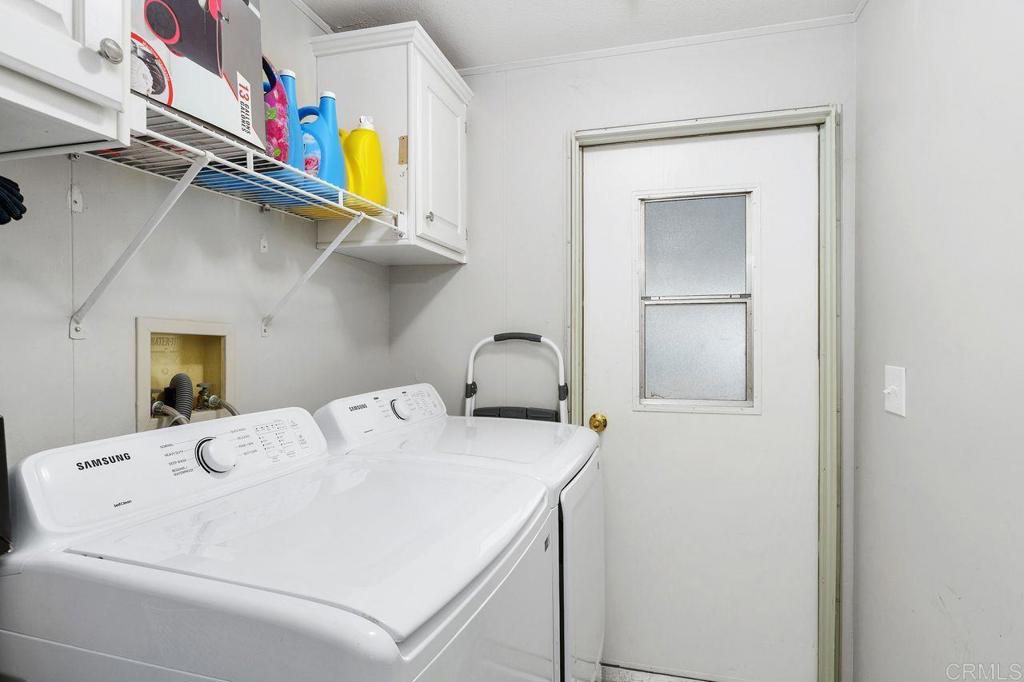 530 West Devonshire Avenue, Unit 84 Hemet, CA 92543 - Photo 28 of 36 a utility room with dryer and washer