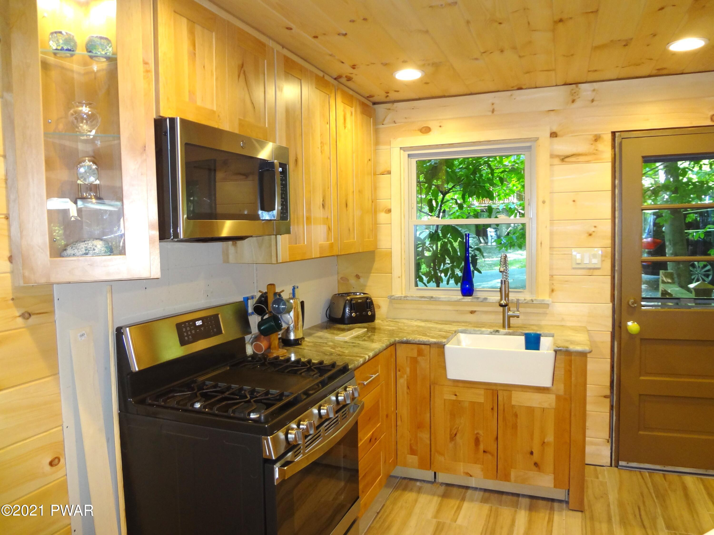 30 Deerfoot Road Lake Ariel, PA 18436 - Photo 11 of 46 Kitchen