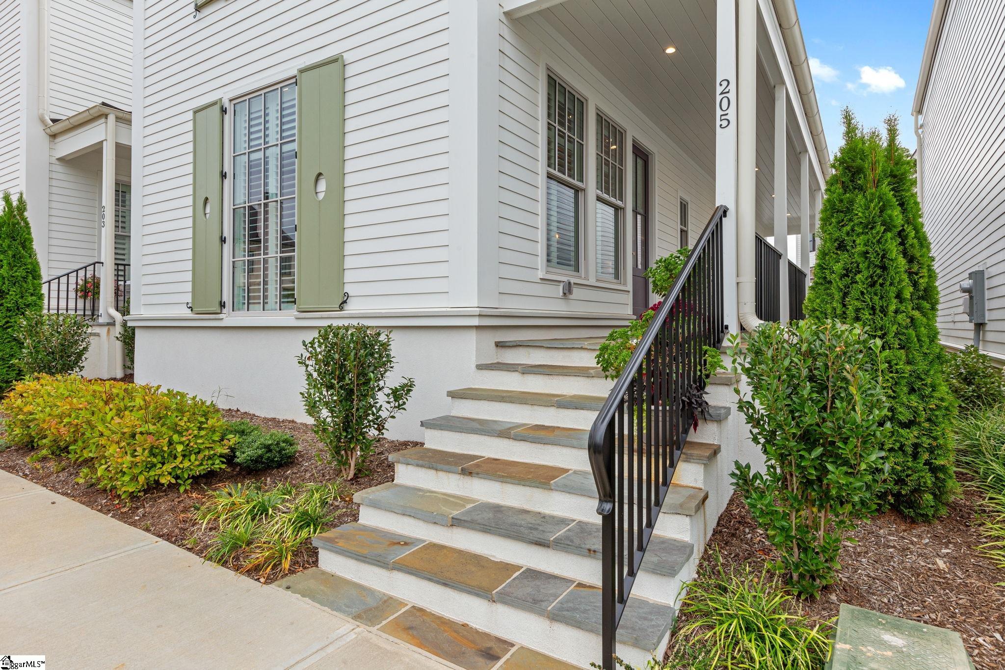 205 Bowman Road Greenville, SC 29615 - Photo 3 of 41