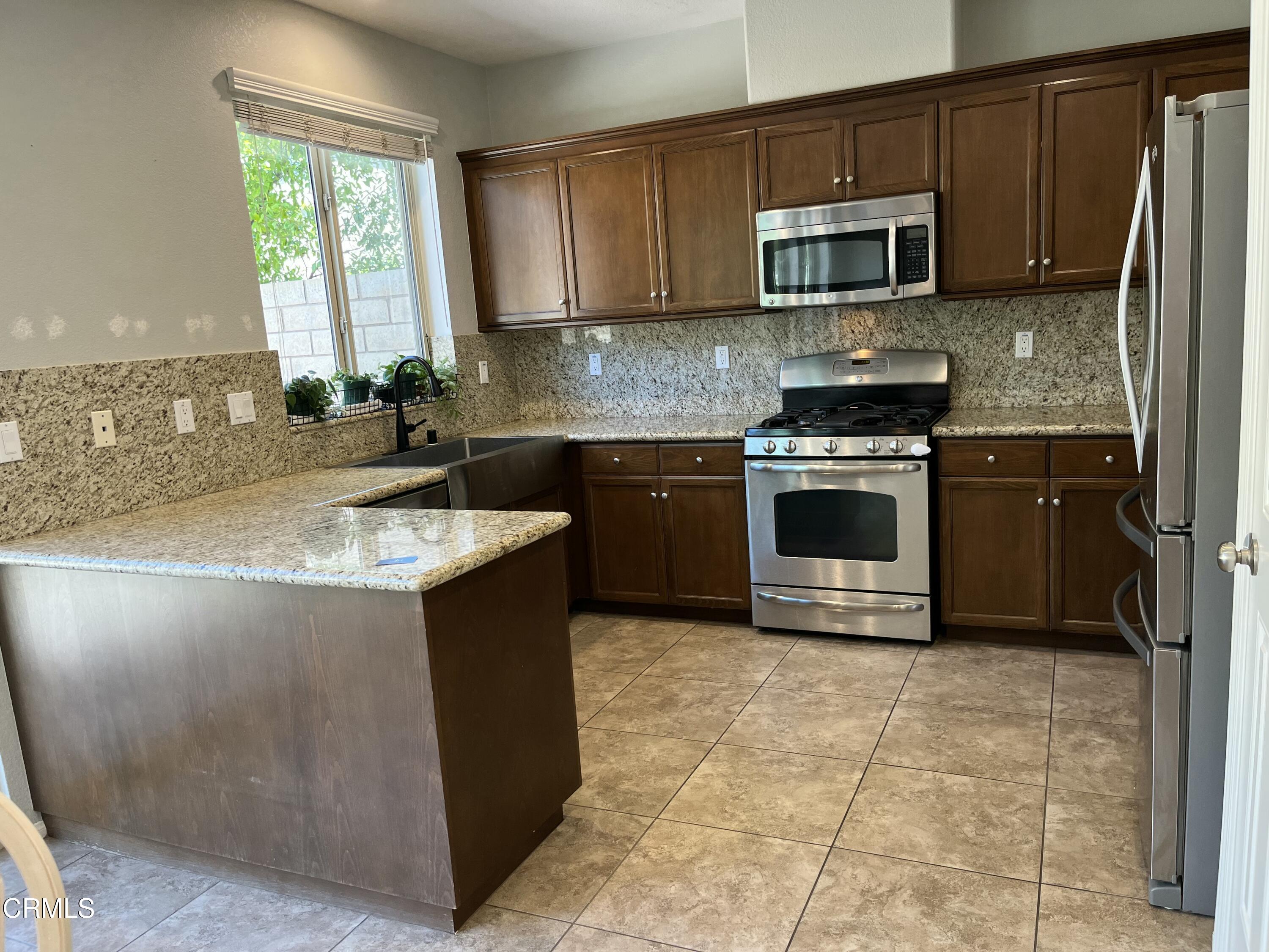 6809 Simmons Way Moorpark, CA 93021 - Photo 3 of 69 IMG_1230