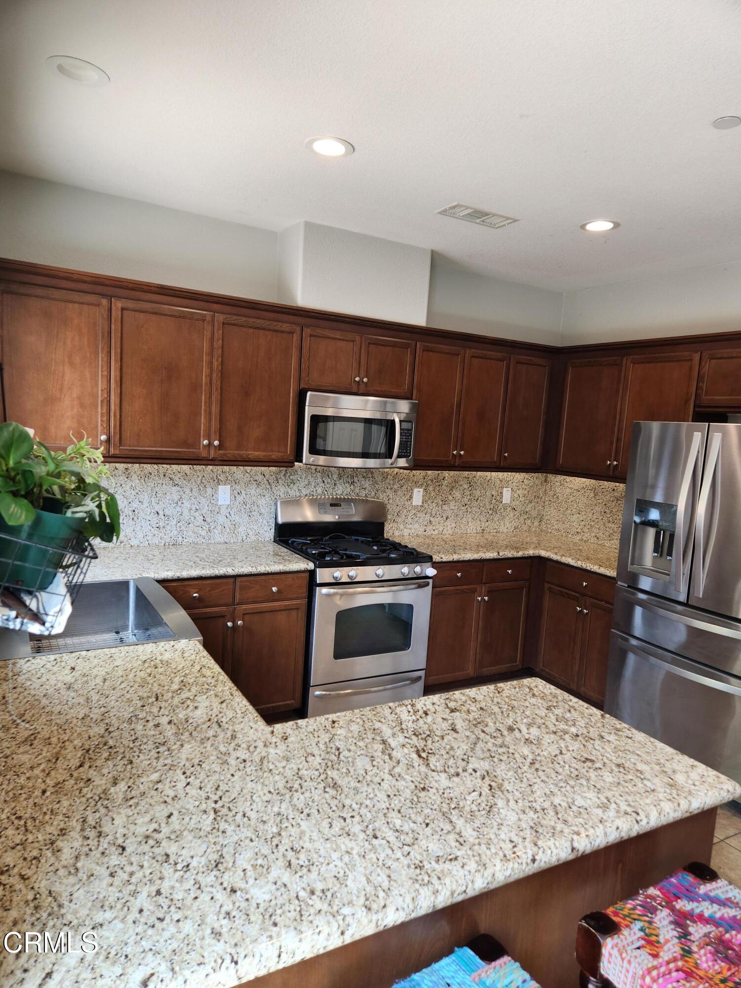 6809 Simmons Way Moorpark, CA 93021 - Photo 4 of 69 20250331_133823