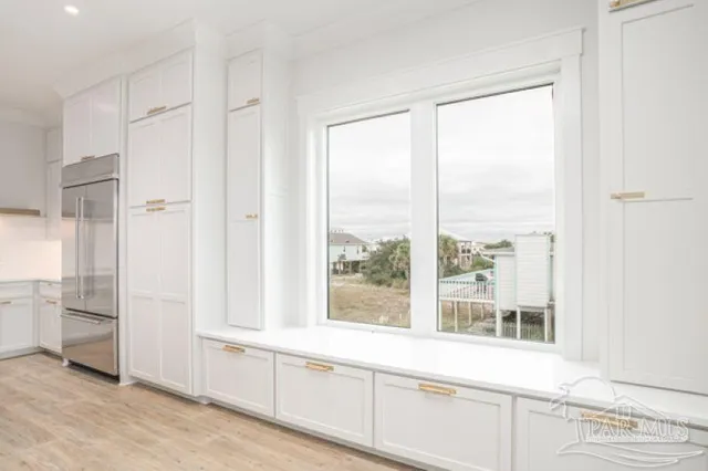 a view of a livingroom with furniture