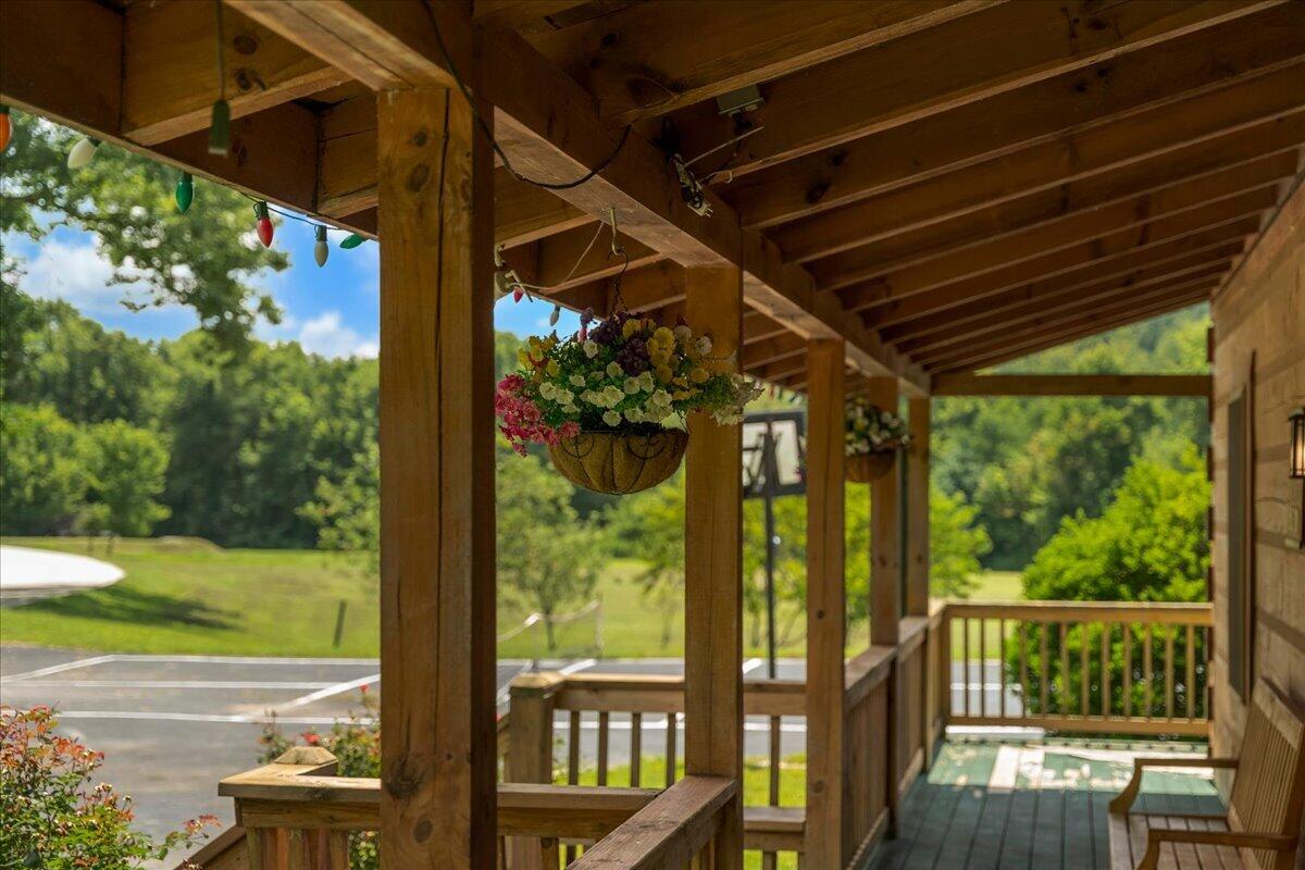 1184 South Fork Road Beattyville, KY 41311 - Photo 11 of 57 10-IVA02582